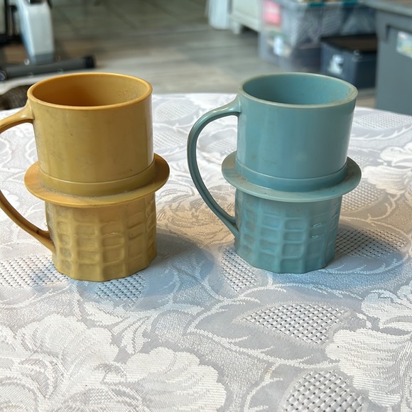 Vintage Mr. Peanut plastic mug/cup in blue and tan/yellow - Picture 3 of 7